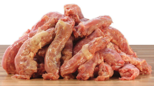 FUTTERFREUNDE Hühnerhälse, im Ganzen roh (1 KG)